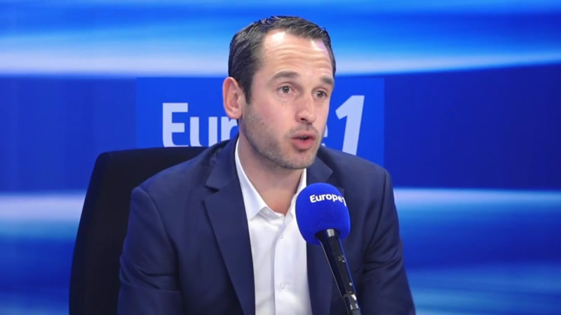 社会党谈判代表朱维（Pierre Jouvet）欧洲第一电台（Europe 1 radio）