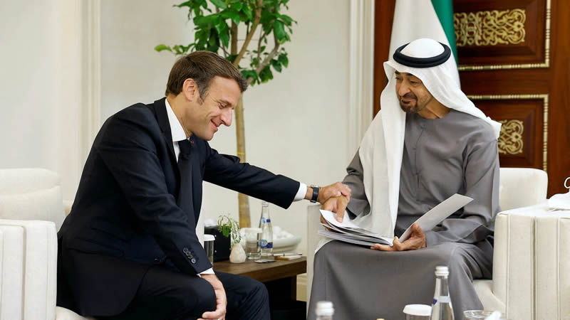法国总统马克龙与阿联酋新总统穆罕默德-本-扎耶德会面