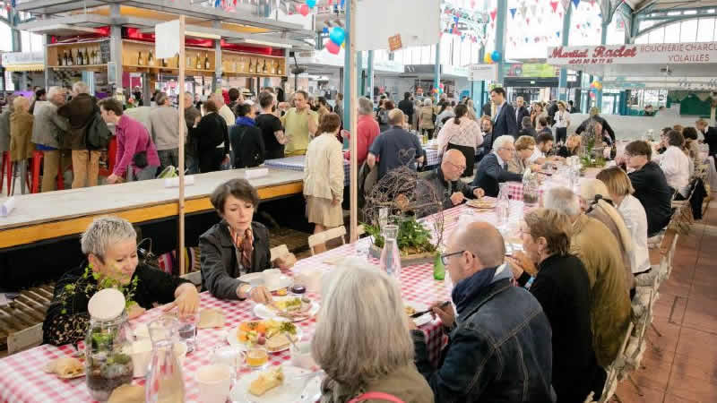 第戎老城的Le Brunch des Halles菜市场