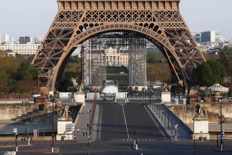 巴黎艾菲尔铁塔关闭