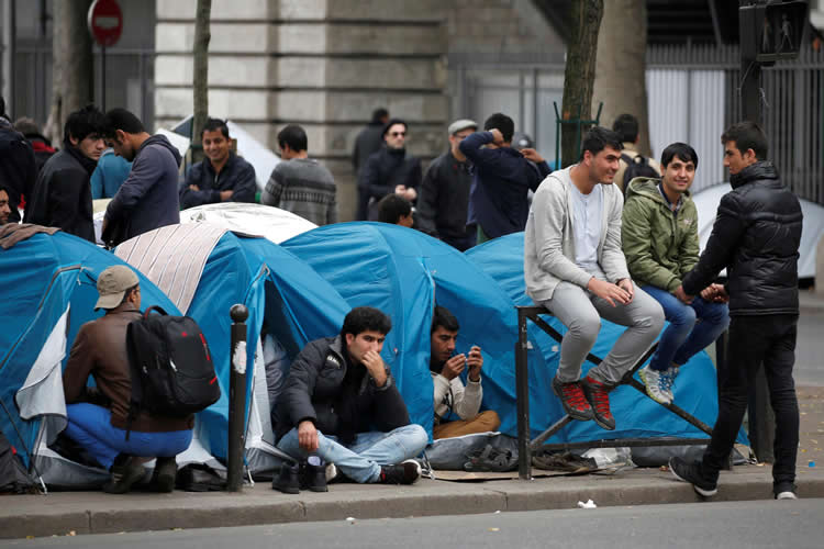 法国难民聚集街头