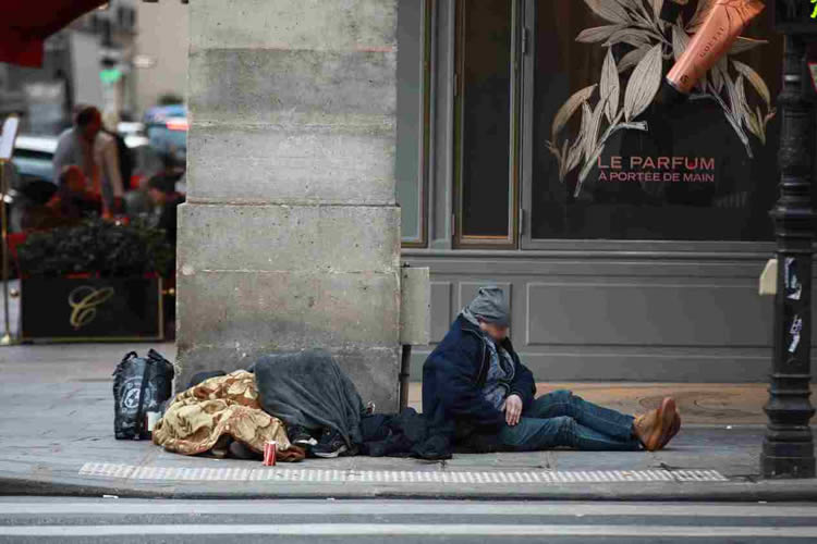 巴黎街头无家可归者